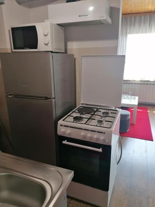 Cozy 1-Bdrm Apt In Dubec, Ideal For Work Or Study 赛斯韦泰 外观 照片