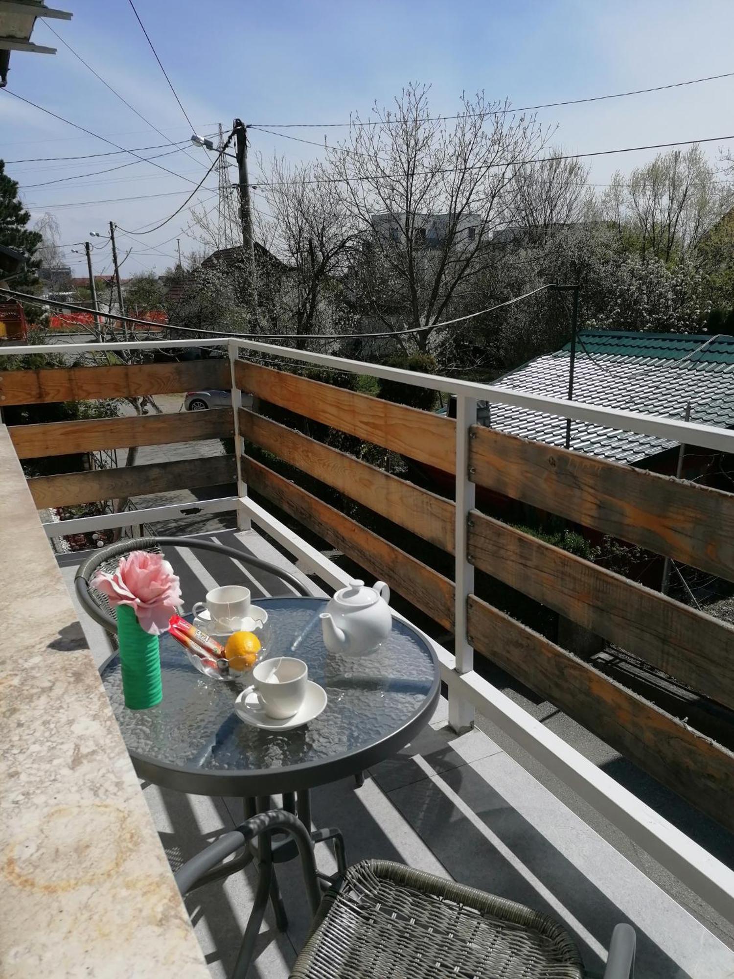 Cozy 1-Bdrm Apt In Dubec, Ideal For Work Or Study 赛斯韦泰 外观 照片