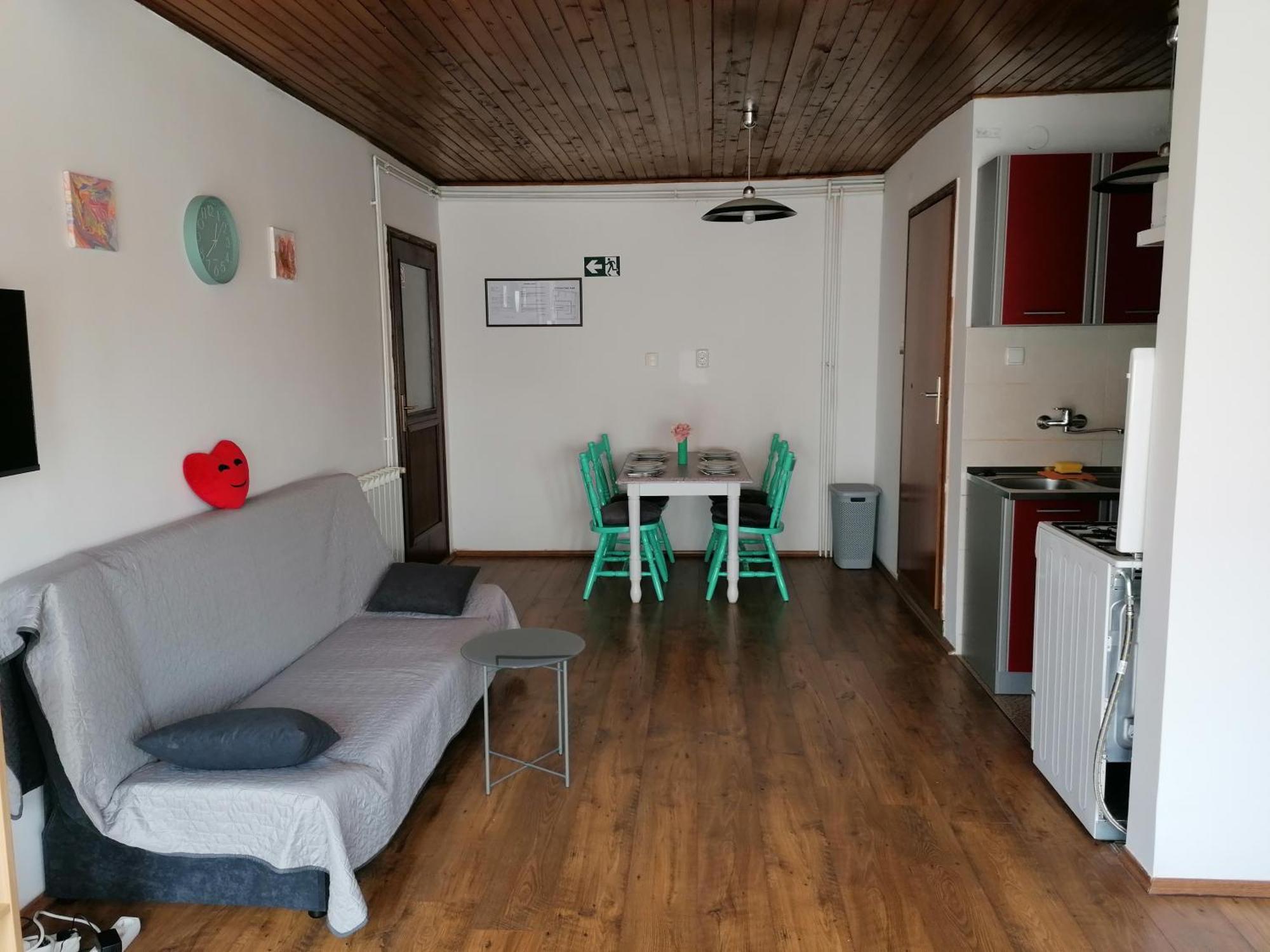 Cozy 1-Bdrm Apt In Dubec, Ideal For Work Or Study 赛斯韦泰 外观 照片